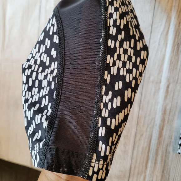 Nike Dri-Fit Black White Leggings Pocket Mesh Panel Size Medium - Picture 2 of 9